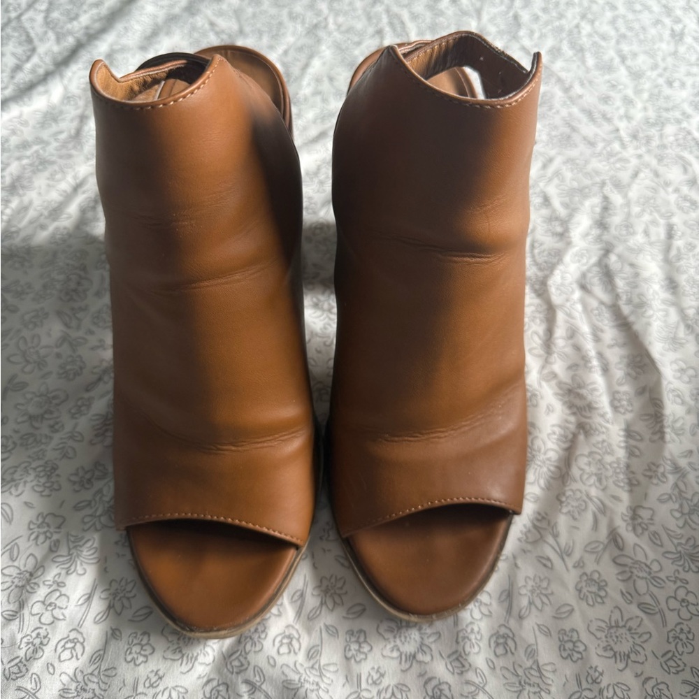 DW Brown Ankle Boots with Peep-Toe Design